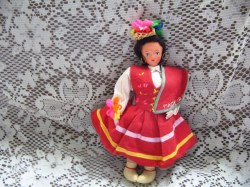 10'' MADEIRA PORTUGAL INTERNATIONAL DOLL, RED FELT COSTUME ,HEADDRESS, ORIGINAL CHOICE